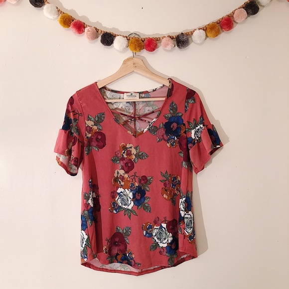 Tops - Threads Studio sz S ✨